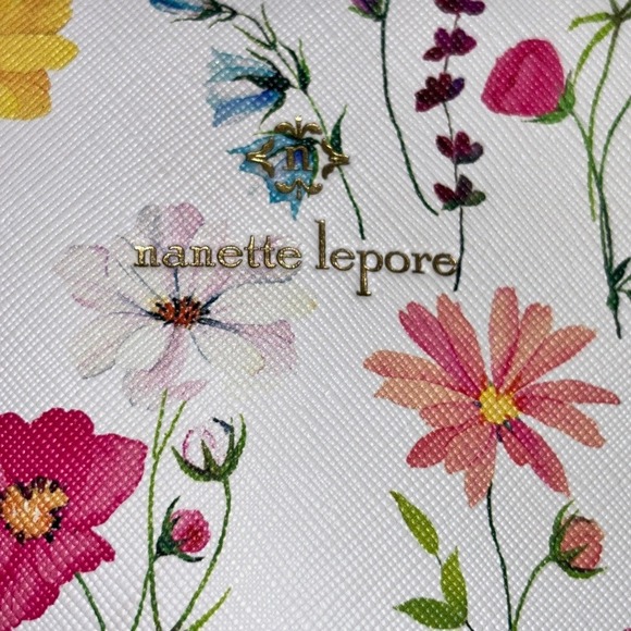 Nanette Lepore Floral Dome Crossbody Bag White Saffiano Gold Chain Strap Purse - Picture 3 of 5